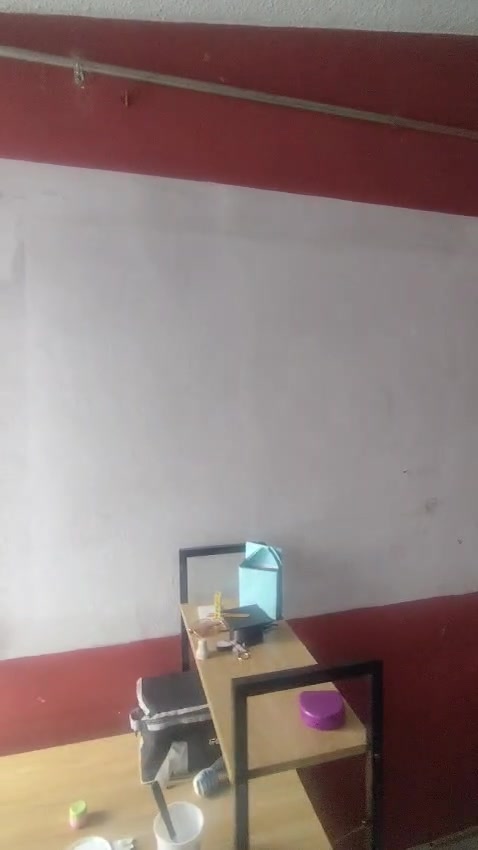 Escritorio dentro del cuarto